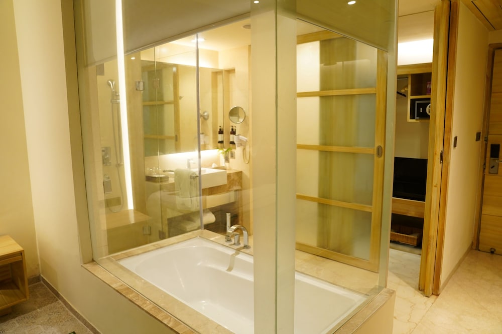 Royal Orchid Jaipur 61/62