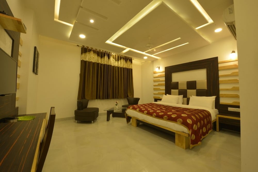Hotel J P International 9/39