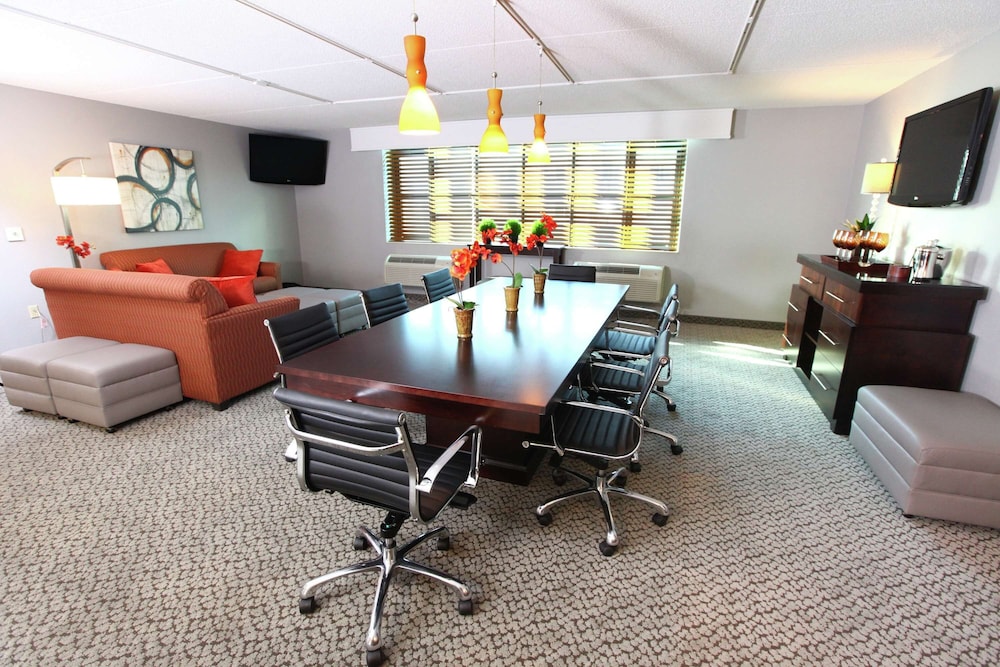 Hilton Garden Inn Des Moines Airport 69/78