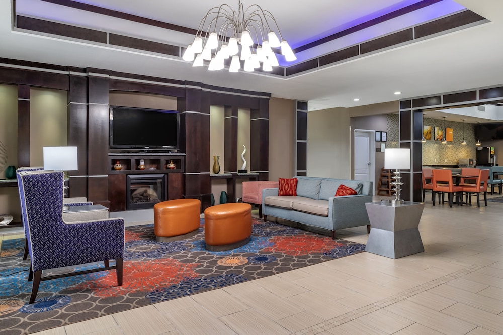 Comfort Inn & Suites Cleveland TX 22/40