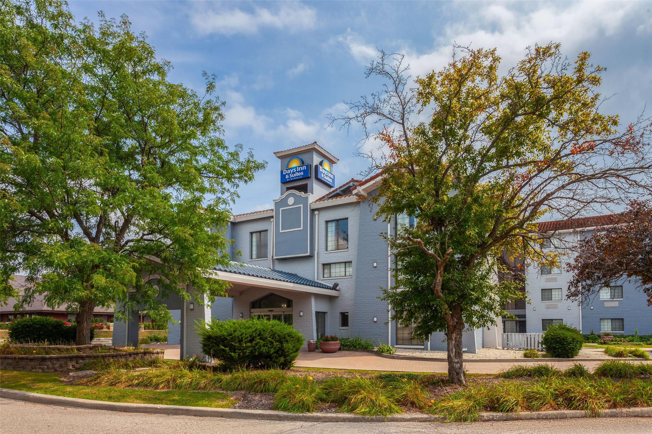 Days Inn & Suites by Wyndham Arlington Heights 29/36