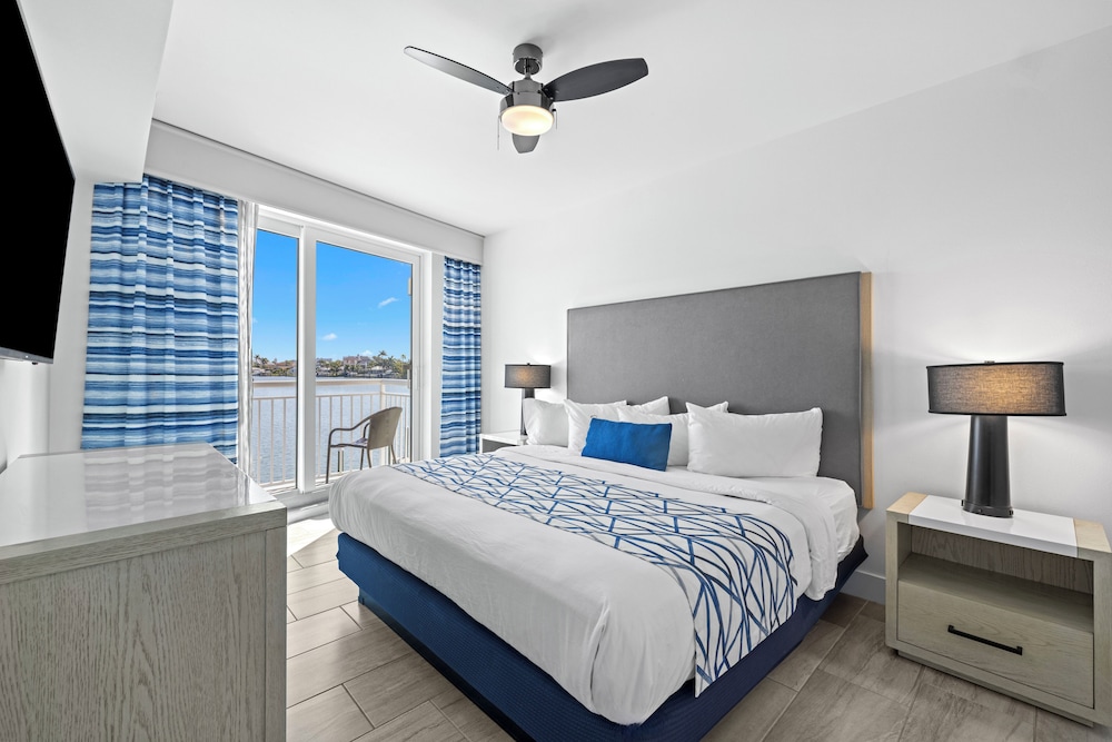Provident Oceana Beachfront Suites 32/77