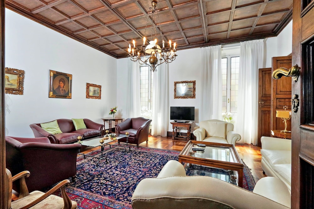 Prestigious Apartment Via Veneto 15/28