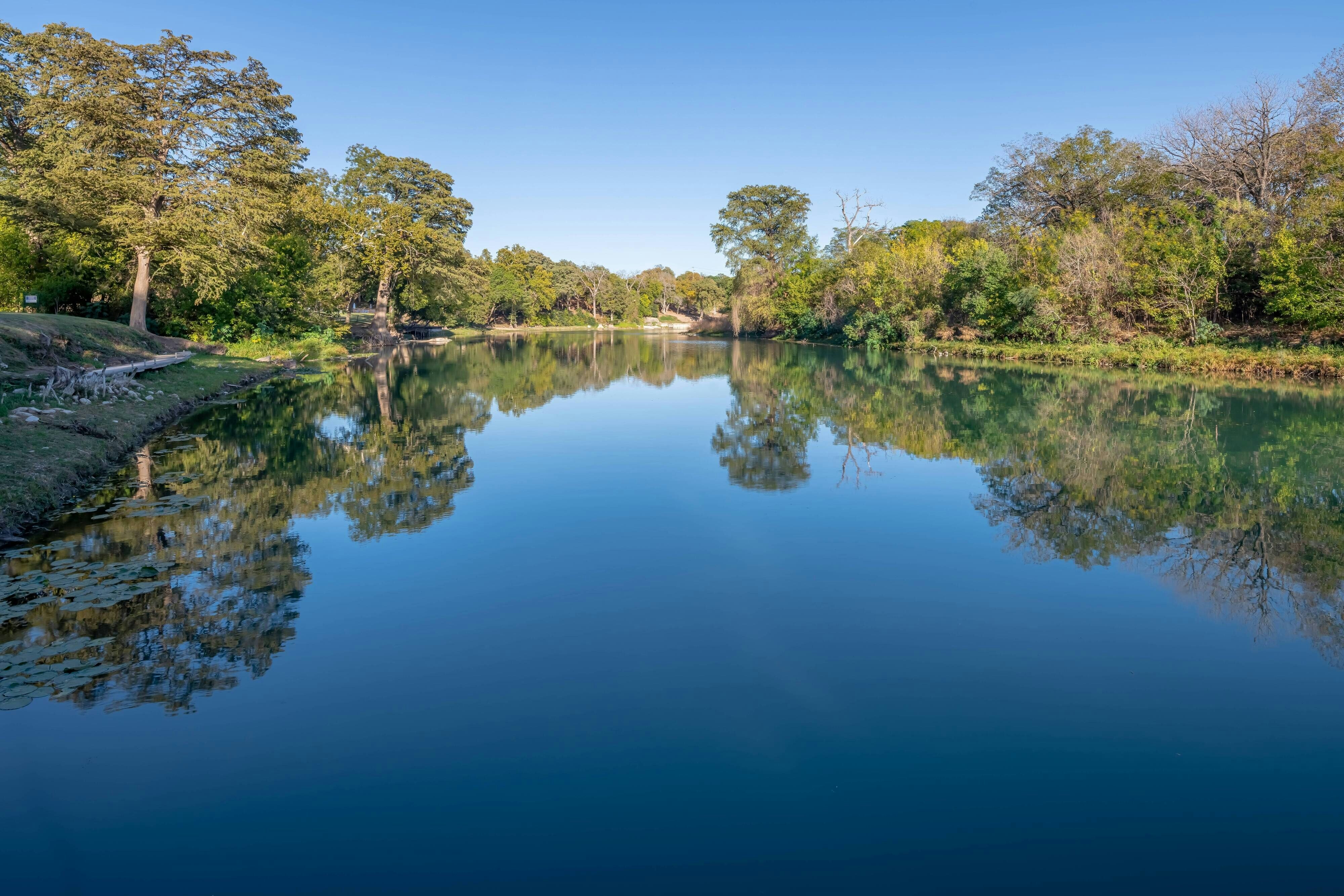 Courtyard New Braunfels River Village 76/78