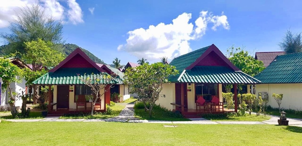 Golden Bay Cottage 71/75