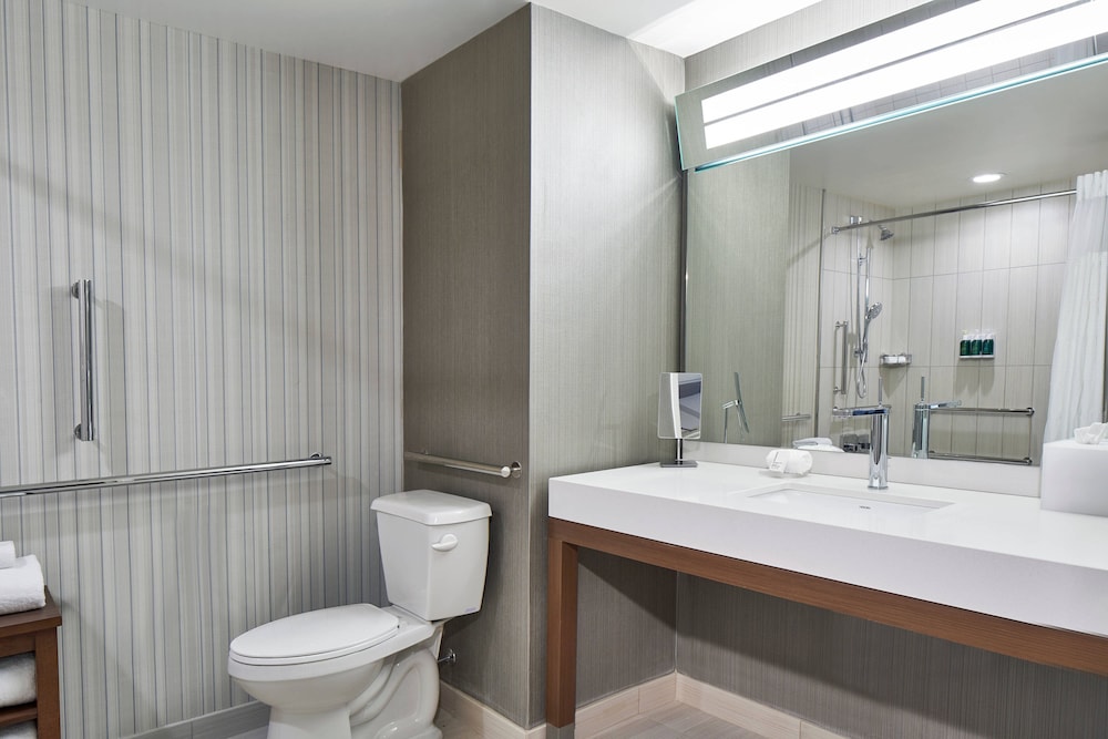 Courtyard by Marriott Baltimore Downtown/McHenry Row 10/55