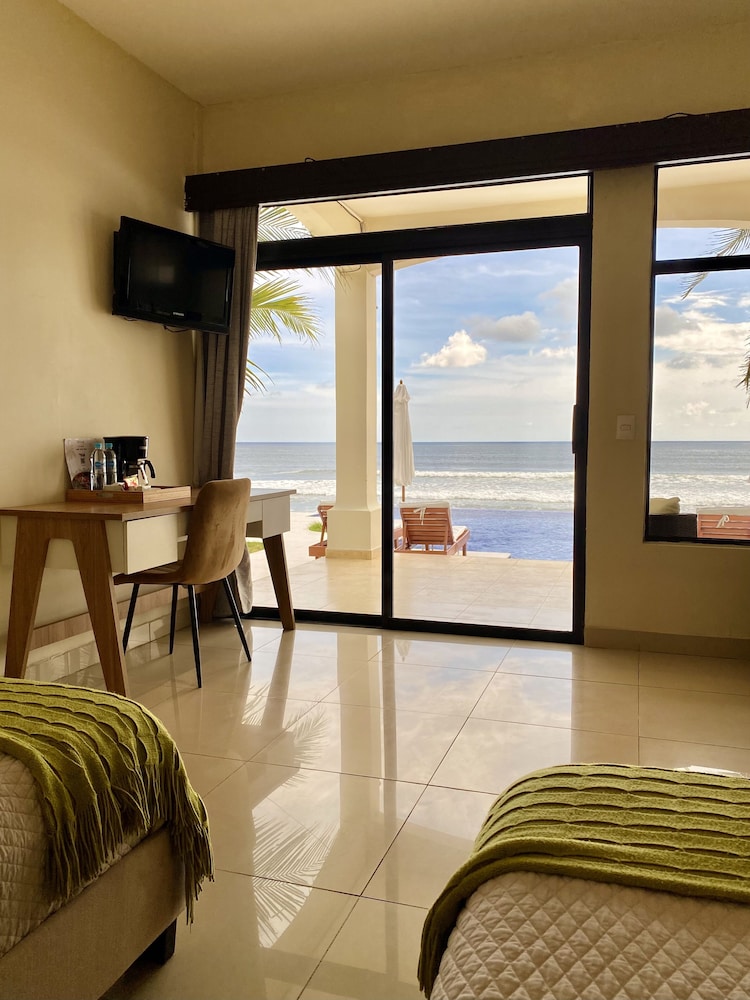 Vista Las Olas Surf Resort 20/30