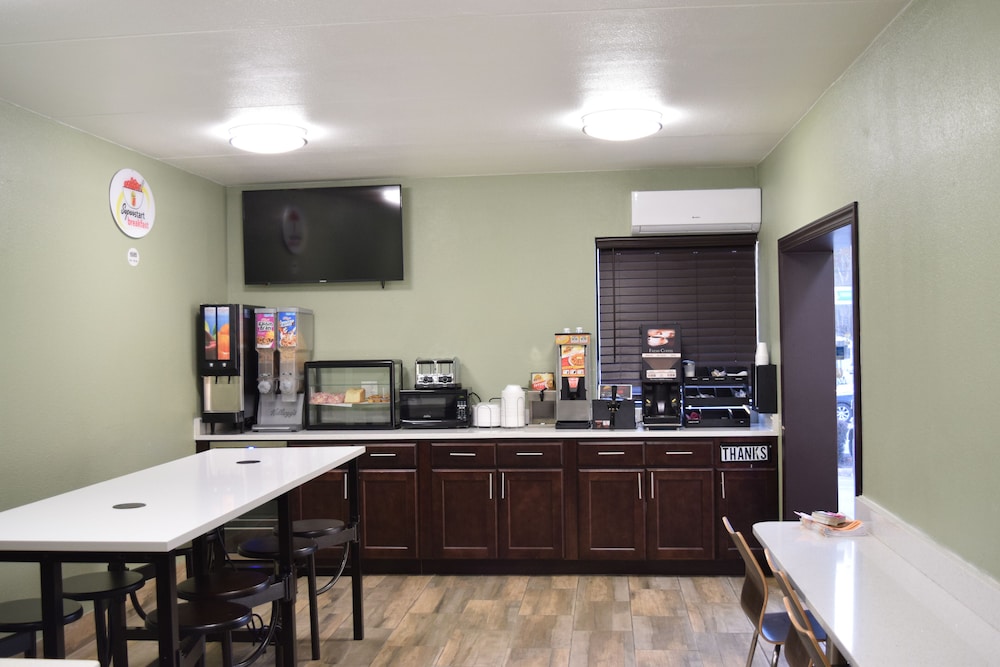 Super 8 by Wyndham Raleigh Downtown 18/26