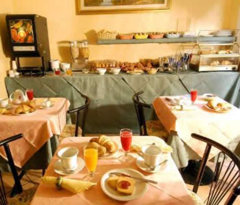Hotel 22 Marzo 50/57