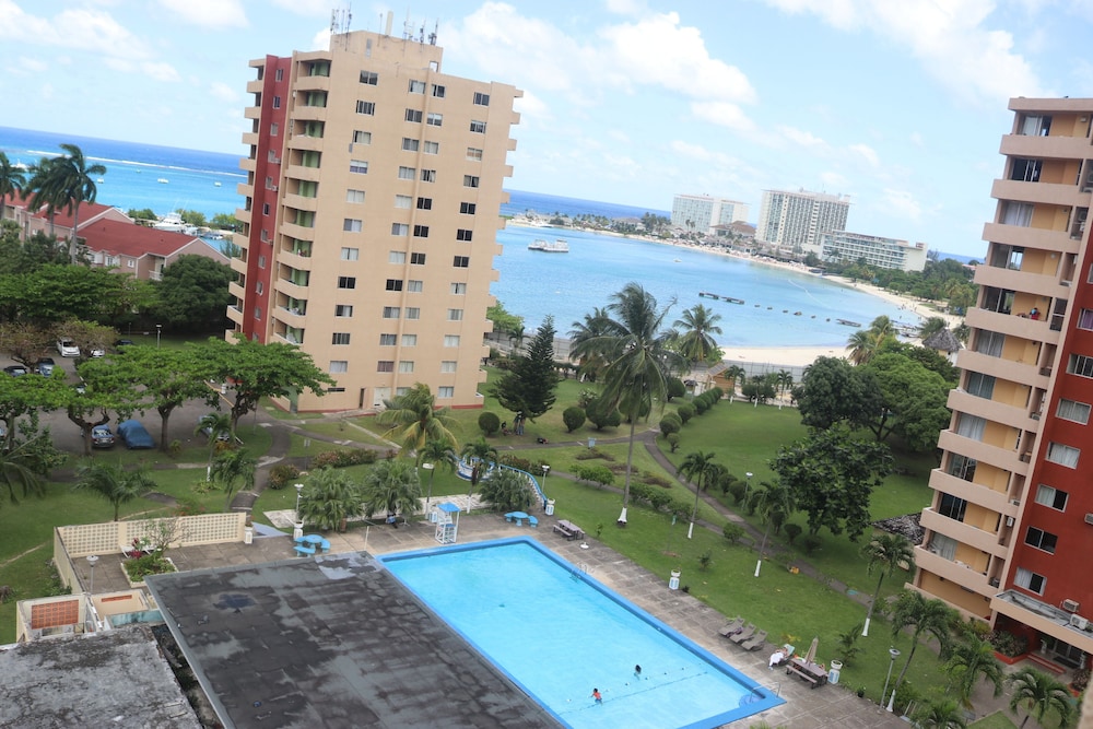 Green Island Beach Suite At Turtle Towers 12/50