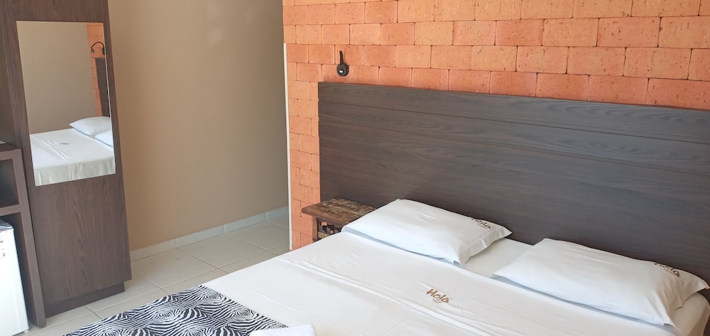 HOLA HOTEL 14/23