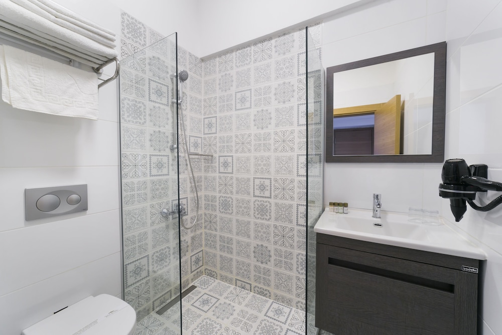 Viva La Vita Hotel Bornova 38/40