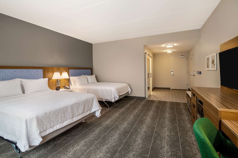 Hampton Inn Suites Raleigh Midtown Nc 12/32