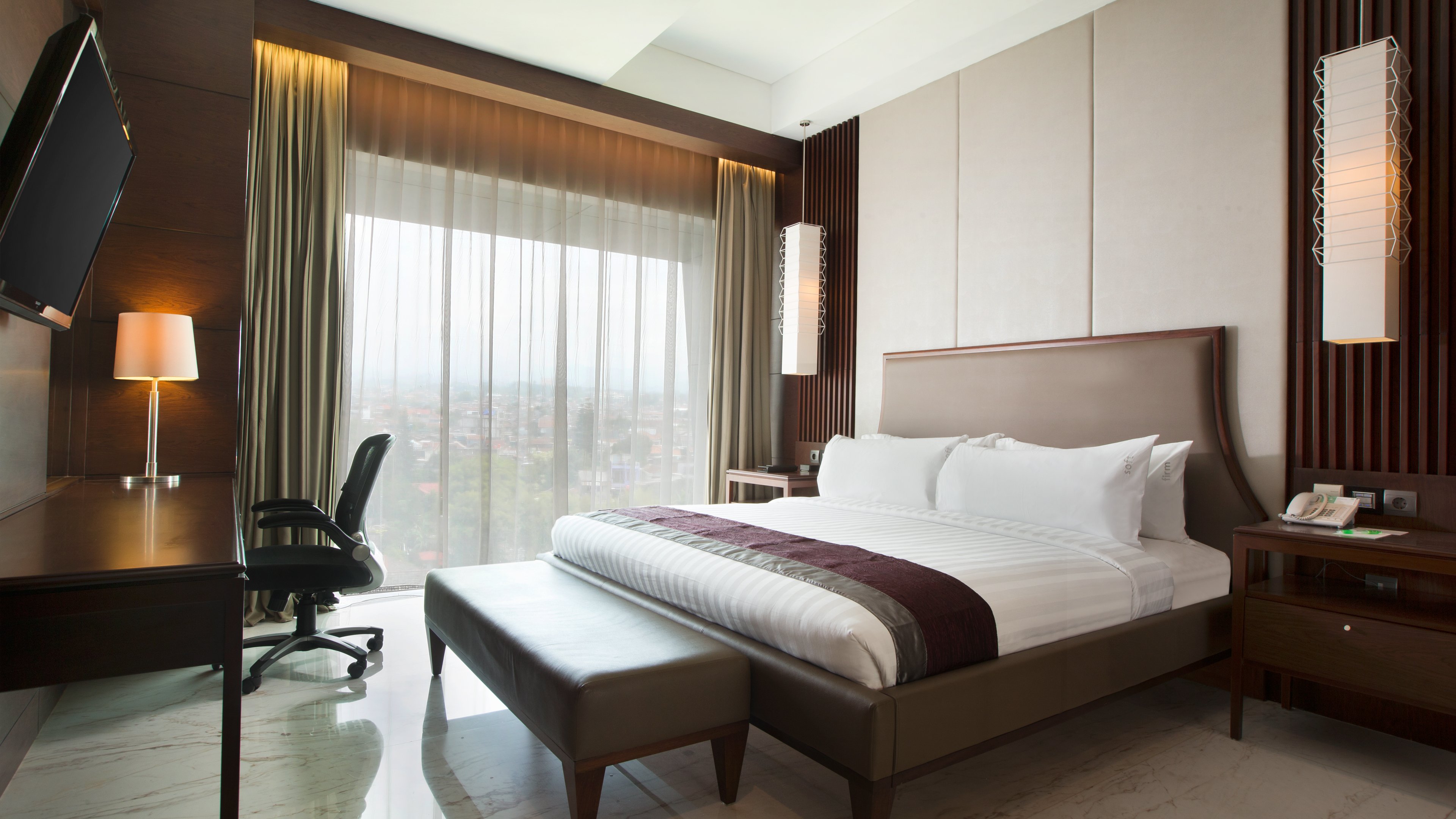 Holiday Inn Pasteur 18/50