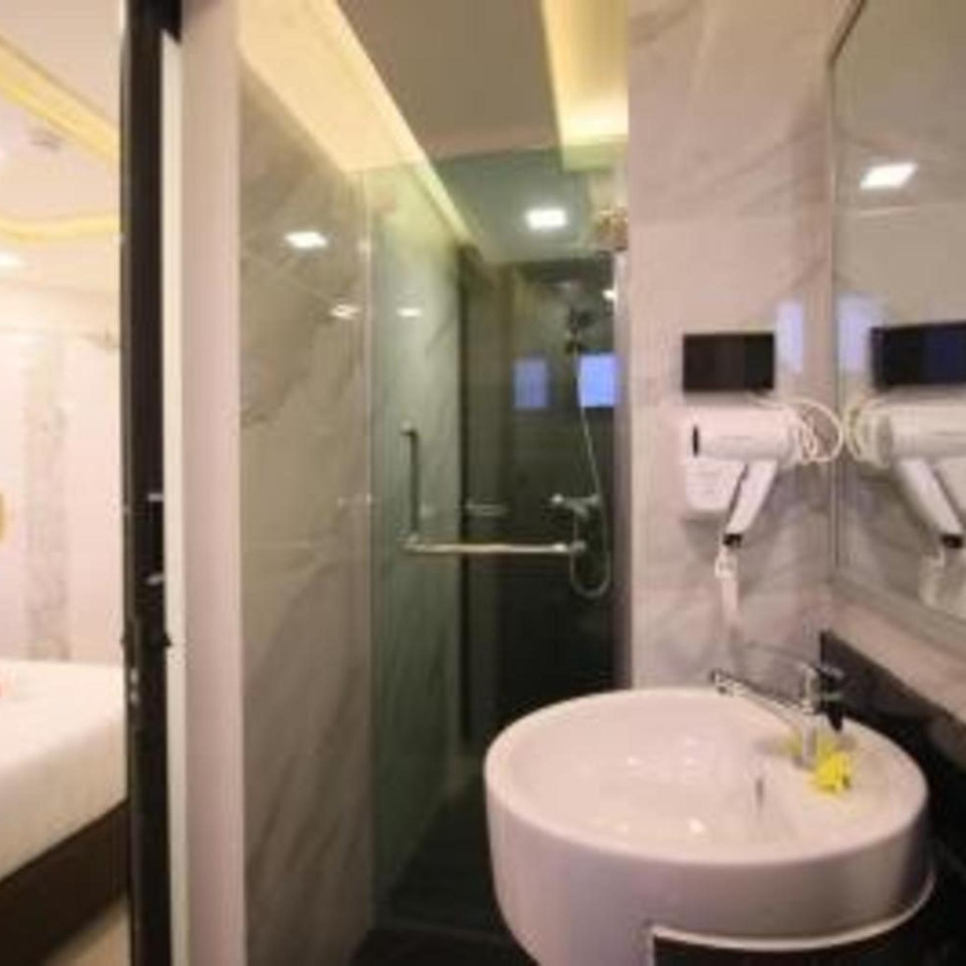 غرفة ديلوكس بسرير كينج، Pratunam Atrium Hotel 3/6