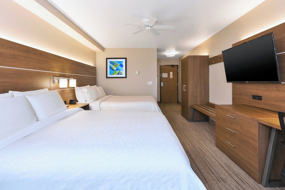 Standard, 2 Queen Beds, Valley View