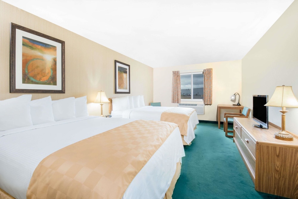 Days Inn & Suites by Wyndham Fargo 19th Ave/Airport Dome 9/26