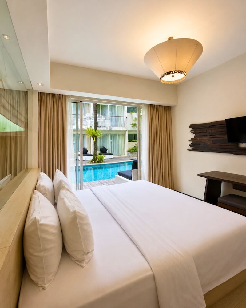 The Akmani Legian 23/70