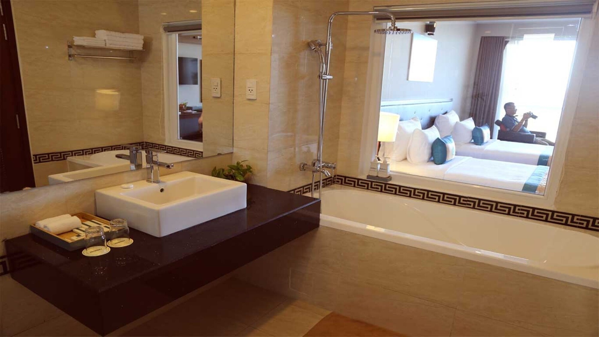 غرفة فاخرة بسرير كينج بإطلالة على الشاطئ، Sandunes Beach Resort Spa 6/7