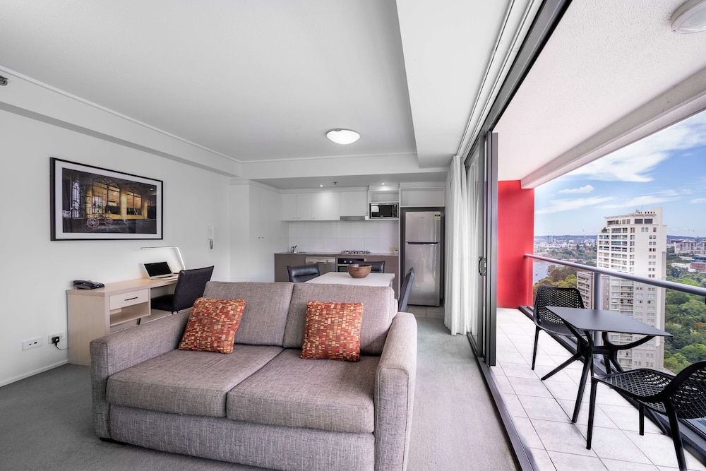Oaks Brisbane Felix Suites 22/42