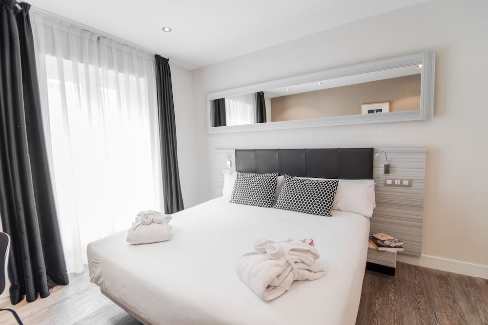 ROOM, DOUBLE BED, CITY VIEW