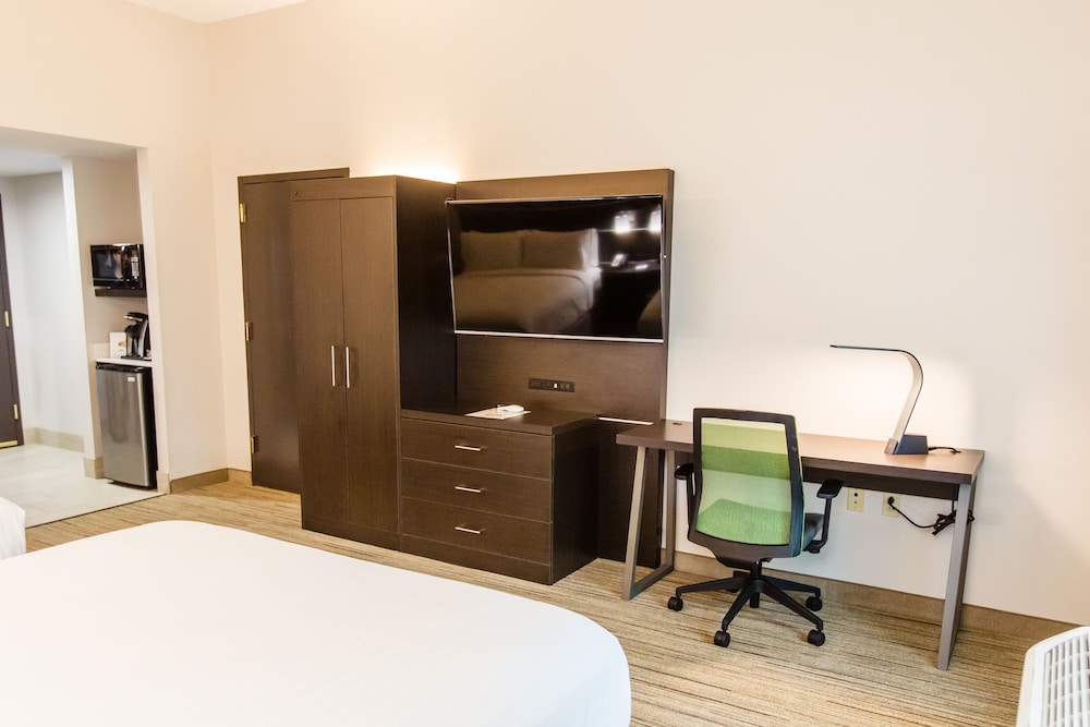 Holiday Inn Express Hotel Suites Harriman 51/53