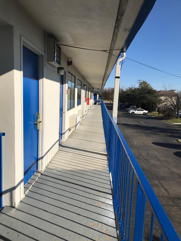 AMERICAS BEST VALUE INN 45/53