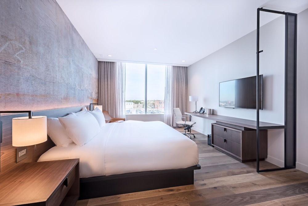 The Hotel At Midtown 12/45
