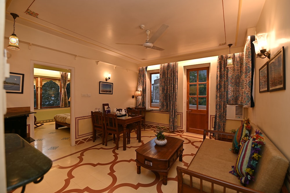 Om Niwas Suite Hotel 46/67