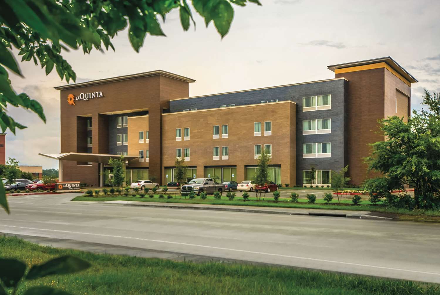 La Quinta Inn & Suites by Wyndham College Station South 8/64