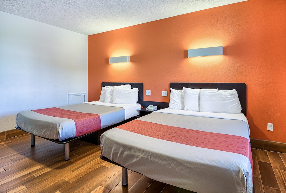 Motel6 Harrisonburg, VA - South 24/47