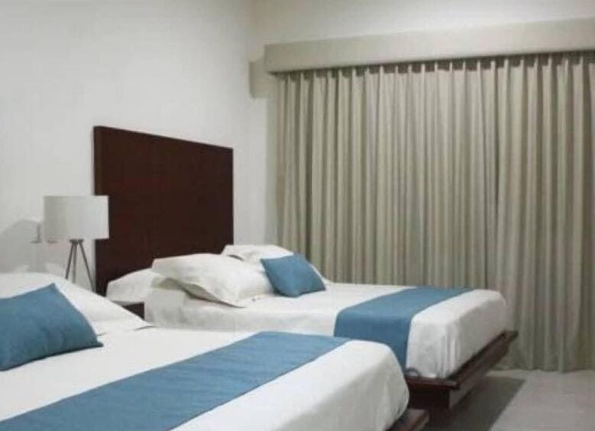 ROOM, DOUBLE BED