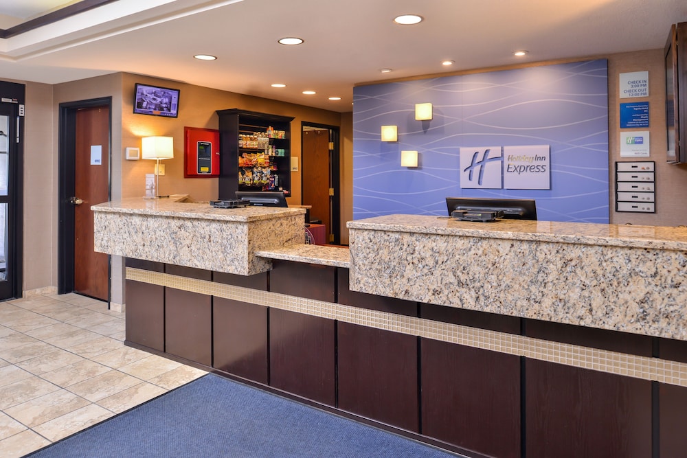 Holiday Inn Express Hotel and Suites Topeka West I-70 Wanamaker 4/62