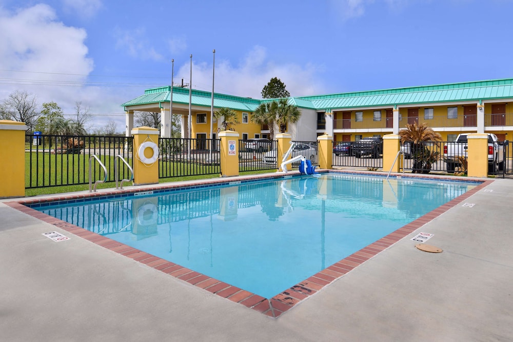 Americas Best Value Inn Gonzales 23/38