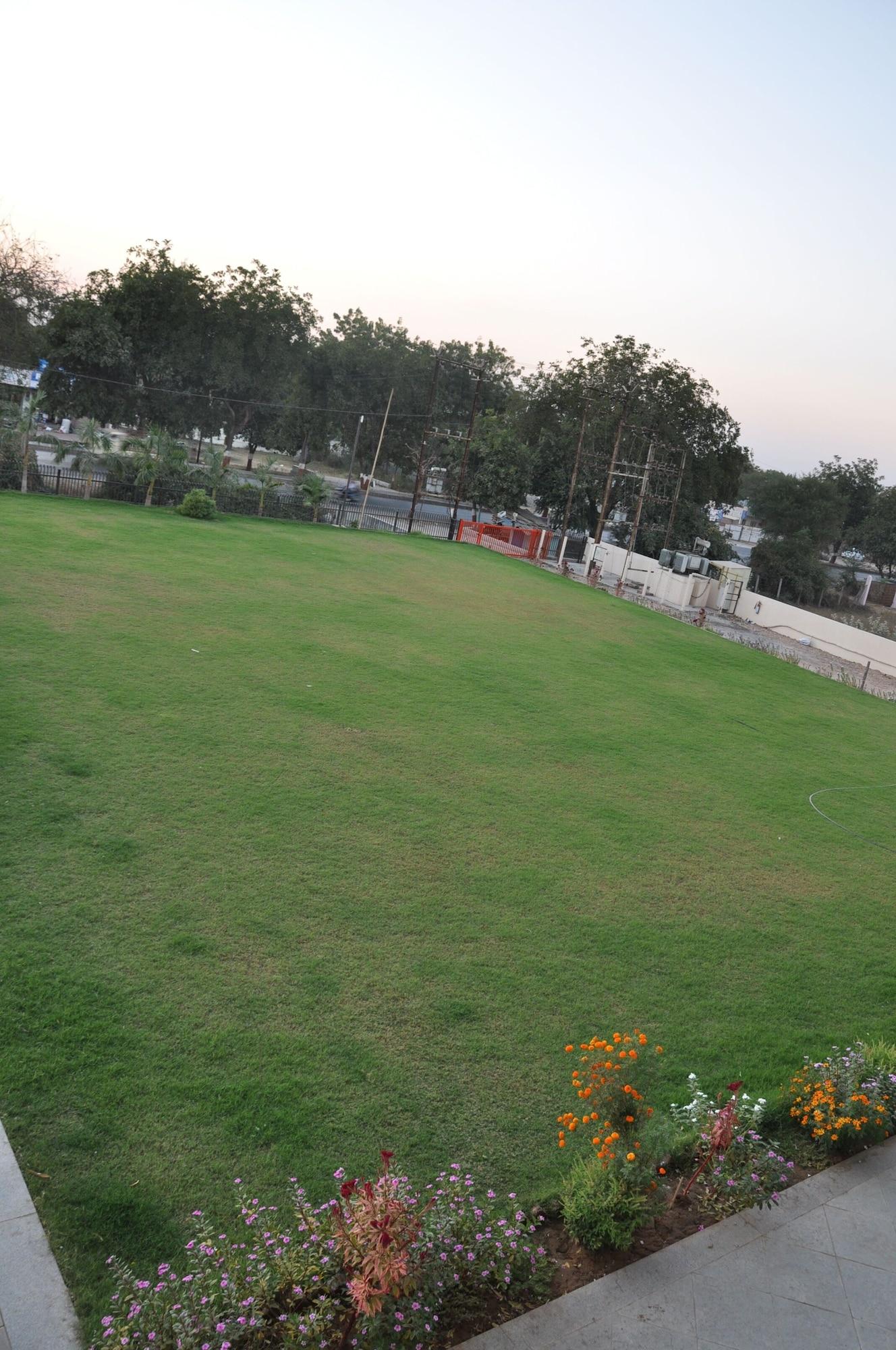 Pride Biznotel Manjusar (ex Mango Hotels Tansha Regal) 46/50