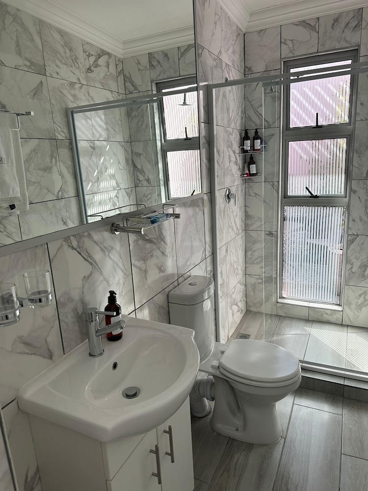The Villa Rosa Bed and Breakfast 36/43