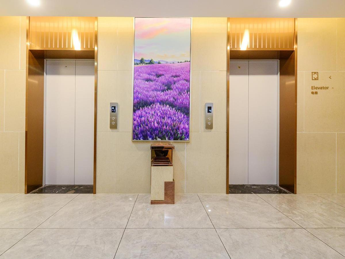 Lavande Hotel (Chengdu Xinjin Rulin Road Metro Station) 4/37