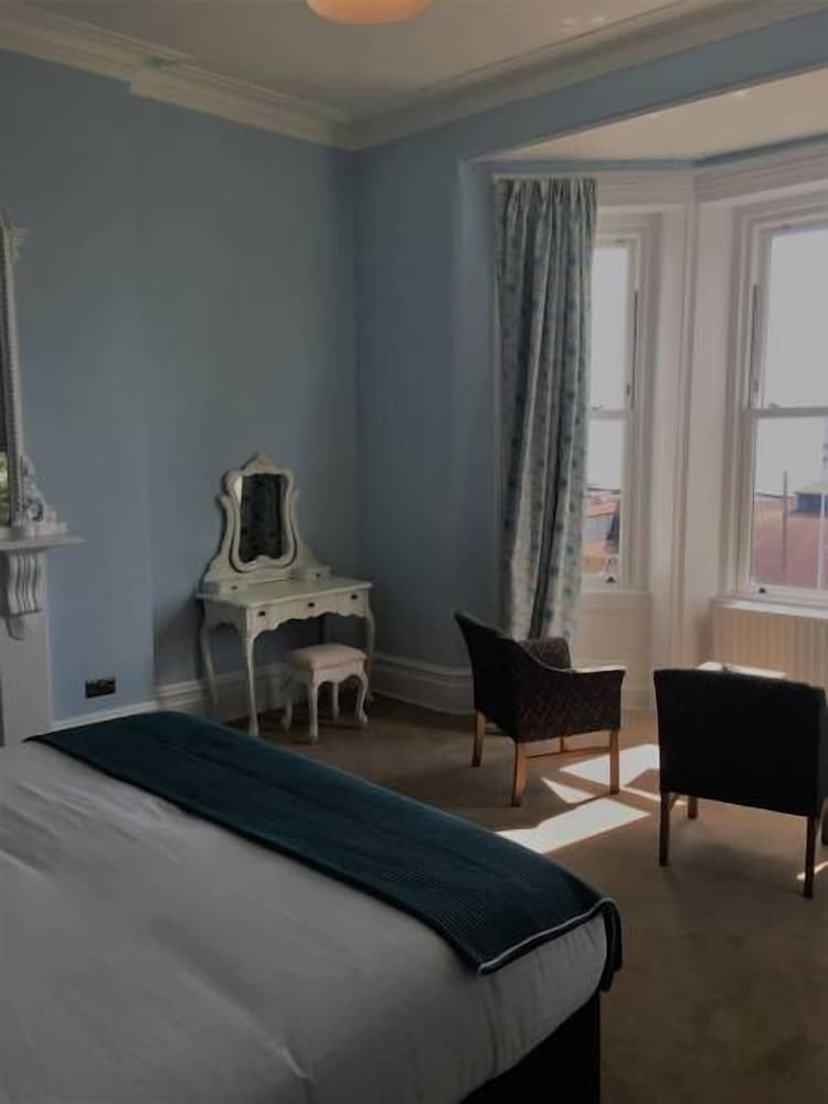 Balmoral Hotel 13/48