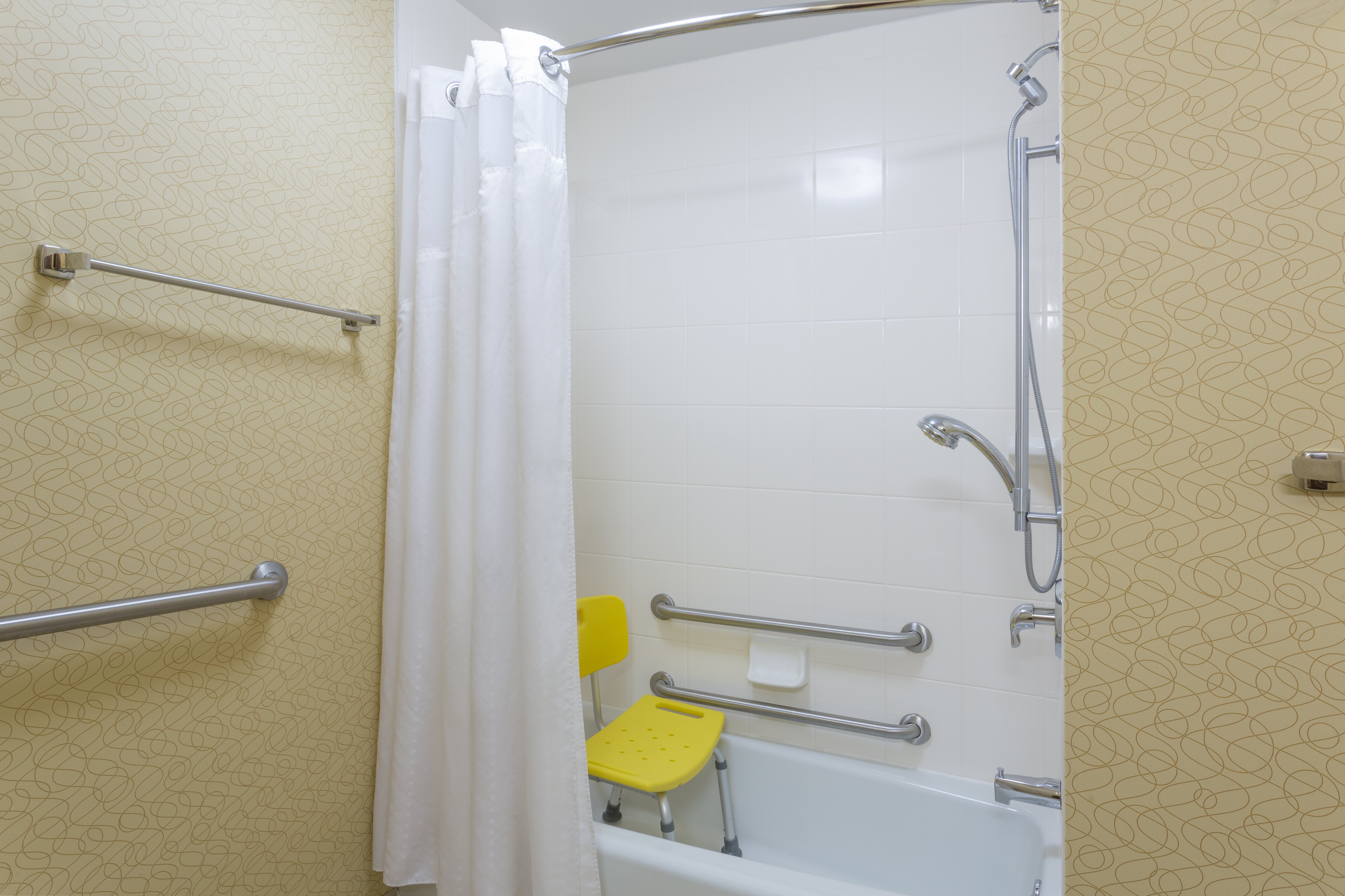 Holiday Inn Express & Suites Tower Center New Brunswick 38/39
