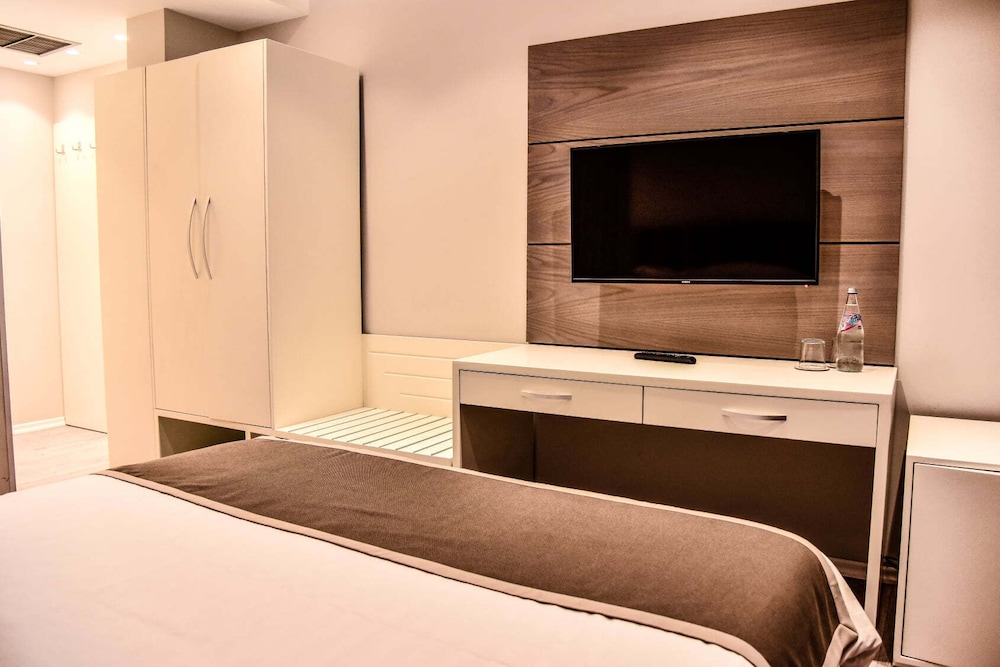 VH Broadway Tirana Hotel 24/50