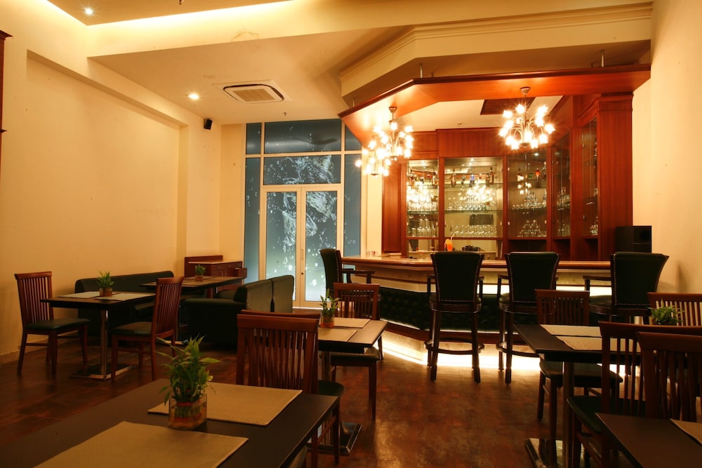 AMBROSIA SAROVAR PORTICO 33/50
