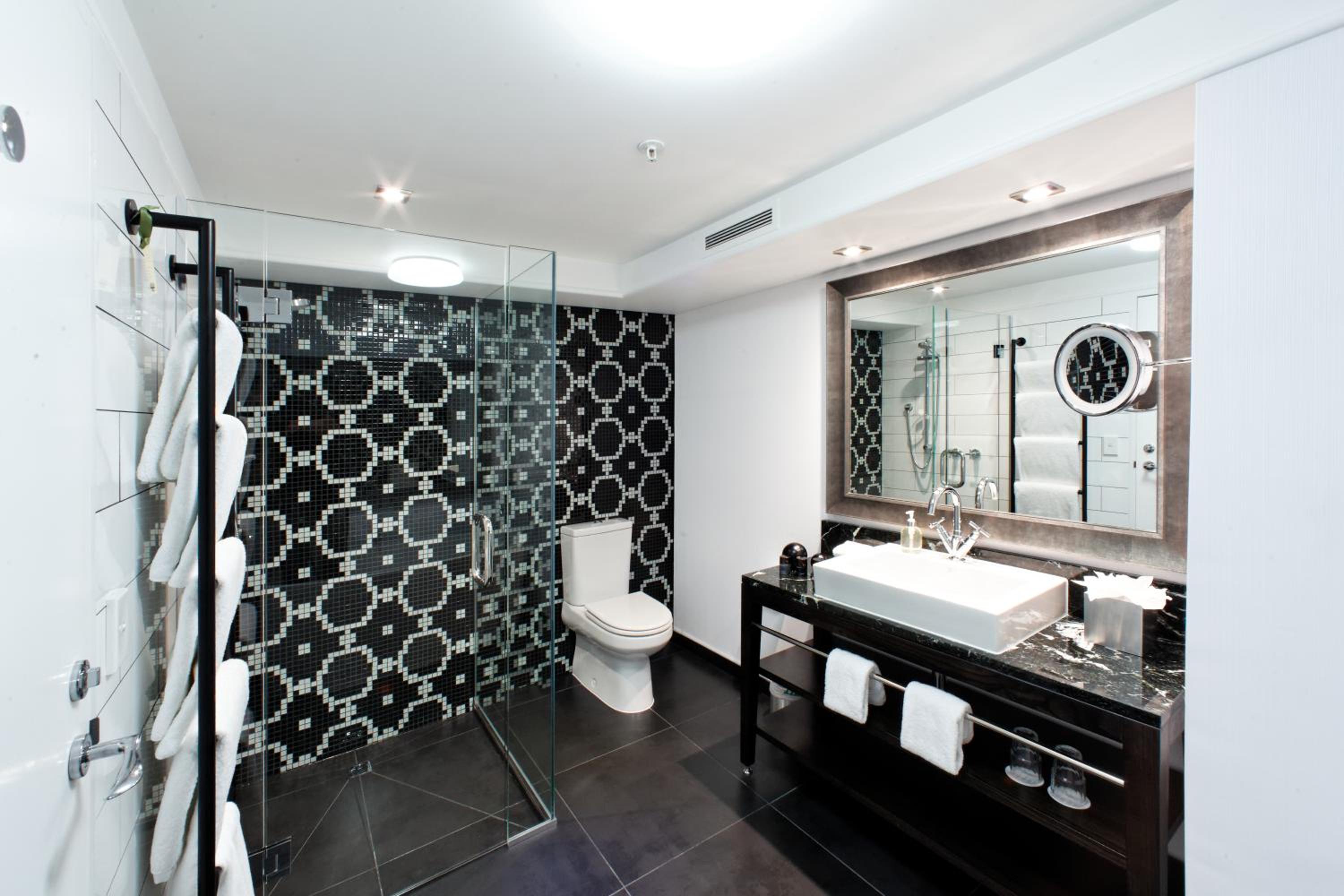 St Moritz, King Bed, Lake View، Hotel St Moritz Queenstown - MGallery 5/5