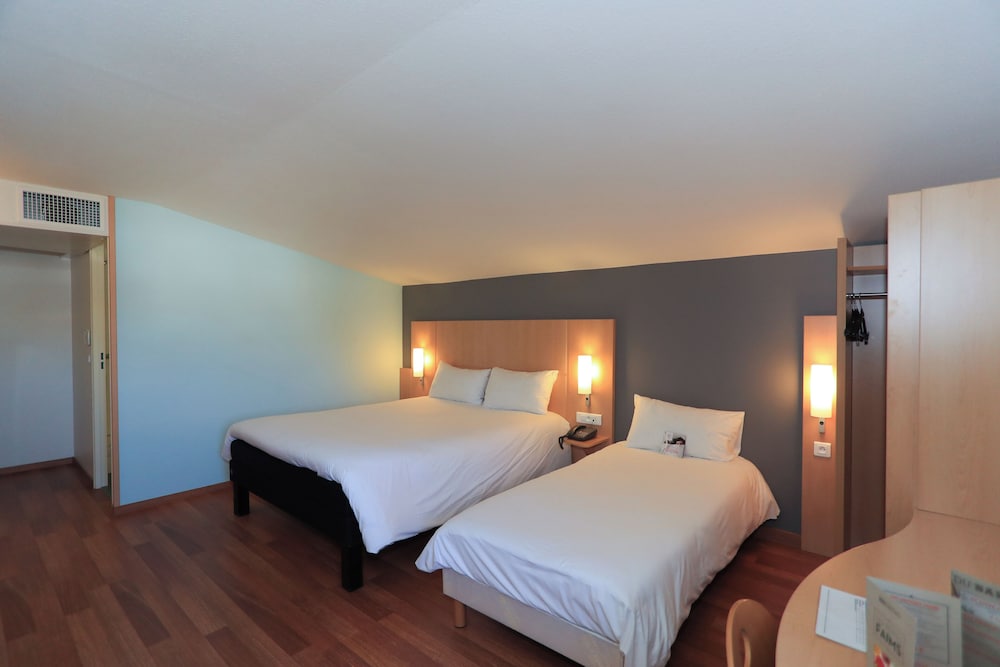 Ibis Aurillac 22/63