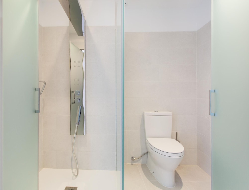 Reverence Life Hotel 50/50