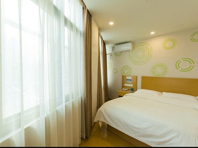GreenTree Inn Linyi Yishui County Tianshe Huayuan Express Hotel 31/62