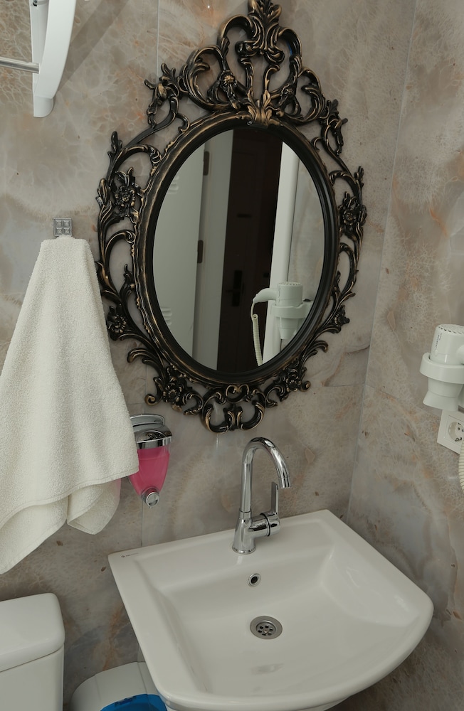 Constantinopolis Hotel 40/48