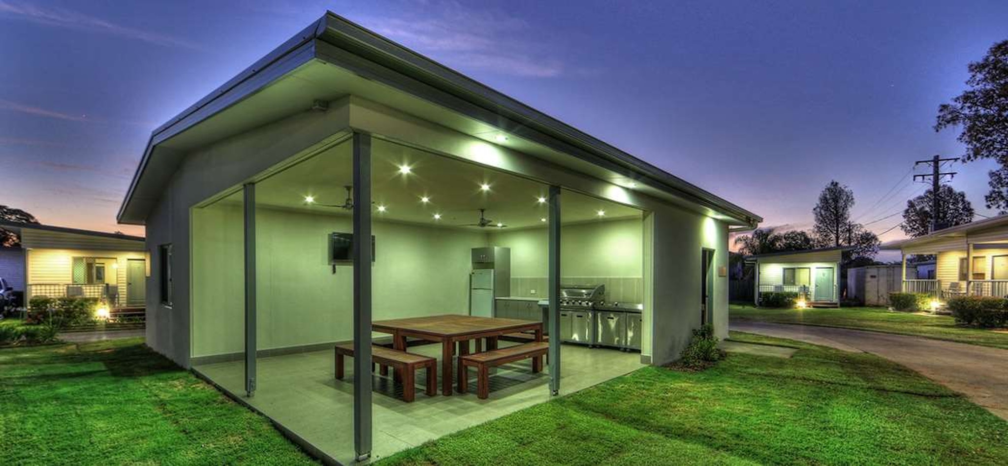 CHINCHILLA MOTOR INN 2/10