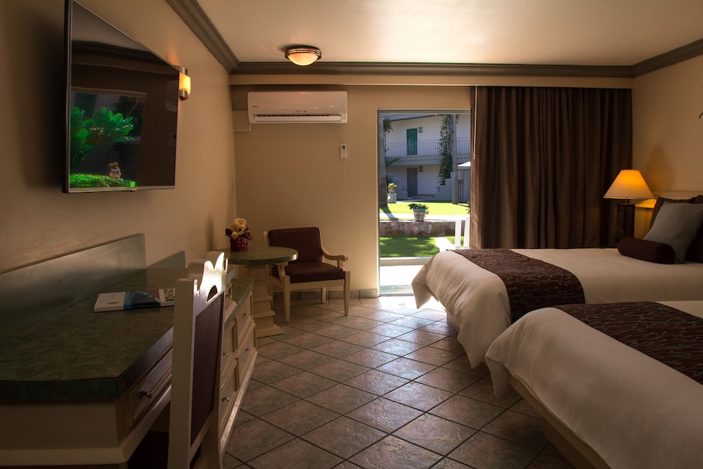 Estero Beach Hotel & Resort 29/70
