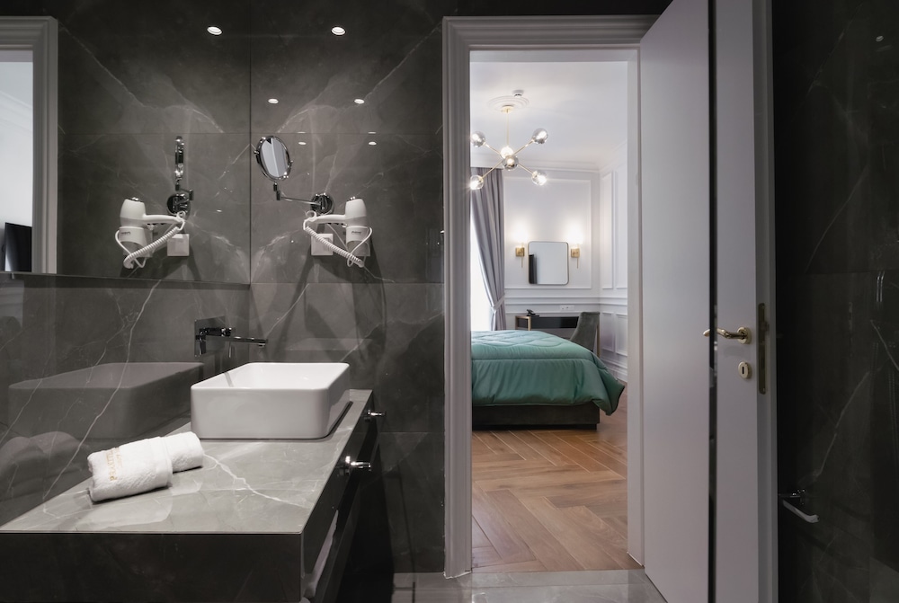 Praxitelous Luxury Suites 49/50
