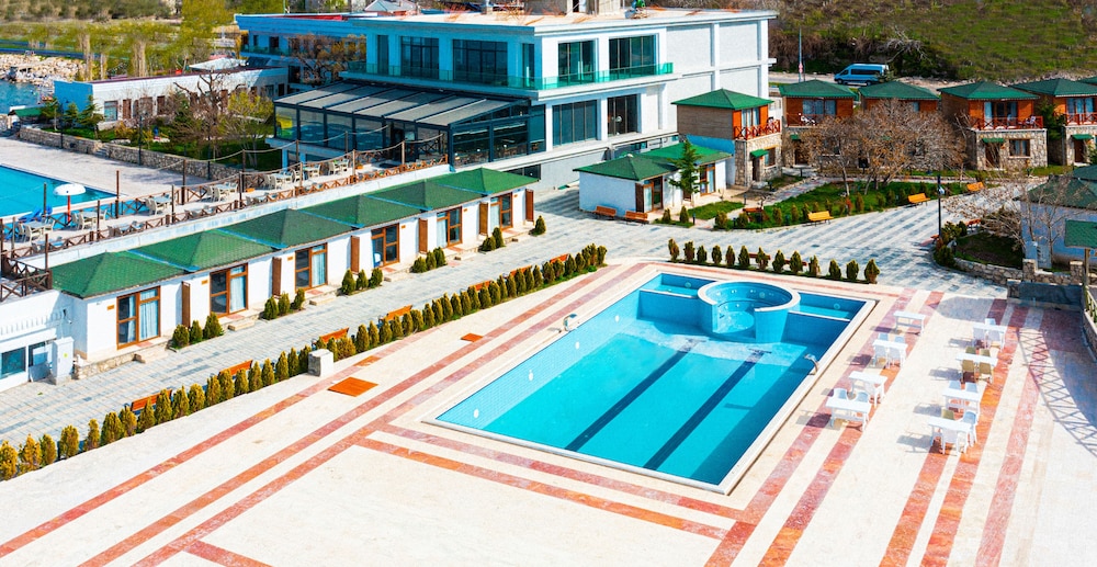 DEDEMAN VAN RESORT & AQUA 4/50